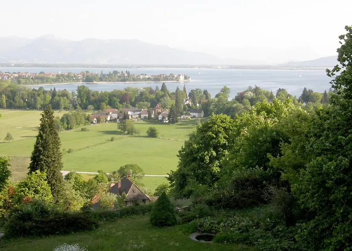 Hoyerberg - Besondere Villen-wohnung Mit Garten Und Ausblick * Lindau (Bodensee)